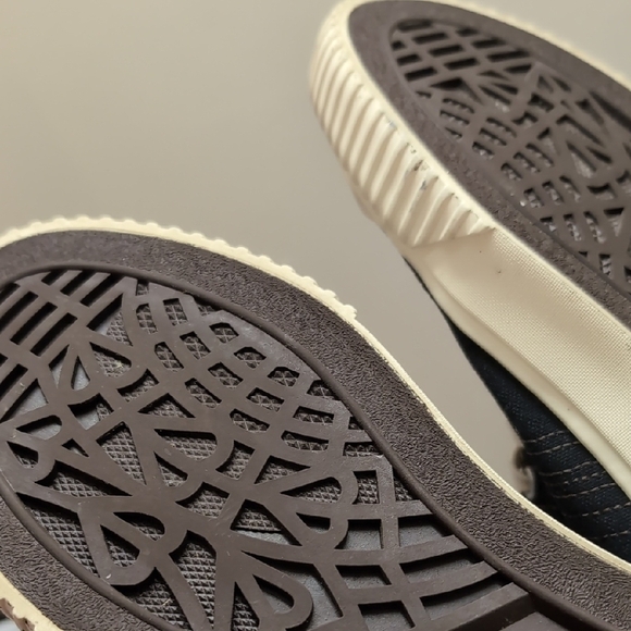 Onitsuka Tiger "Kobe" Chuck Taylor Style Sneakers - Picture 6 of 8